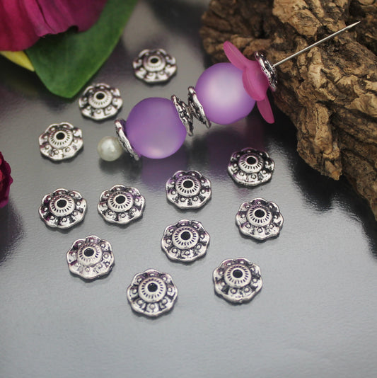 16 entzückende Perlenkappen/Zierkappen mit Antikfinish und Rüsche, 10mm