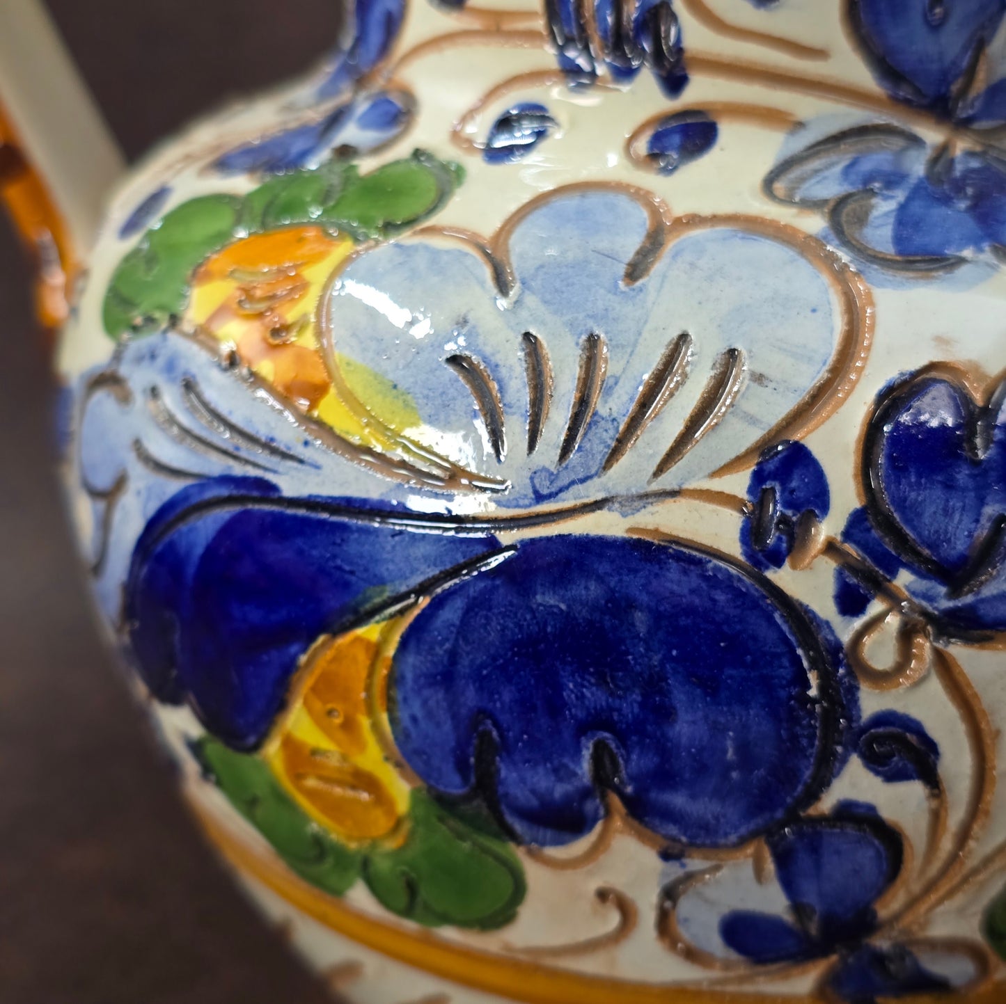 Handbemalter Majolika-Krug aus Italien, bunt floral dekoriert, Vintage 1960/70er, mediterrane Keramik.