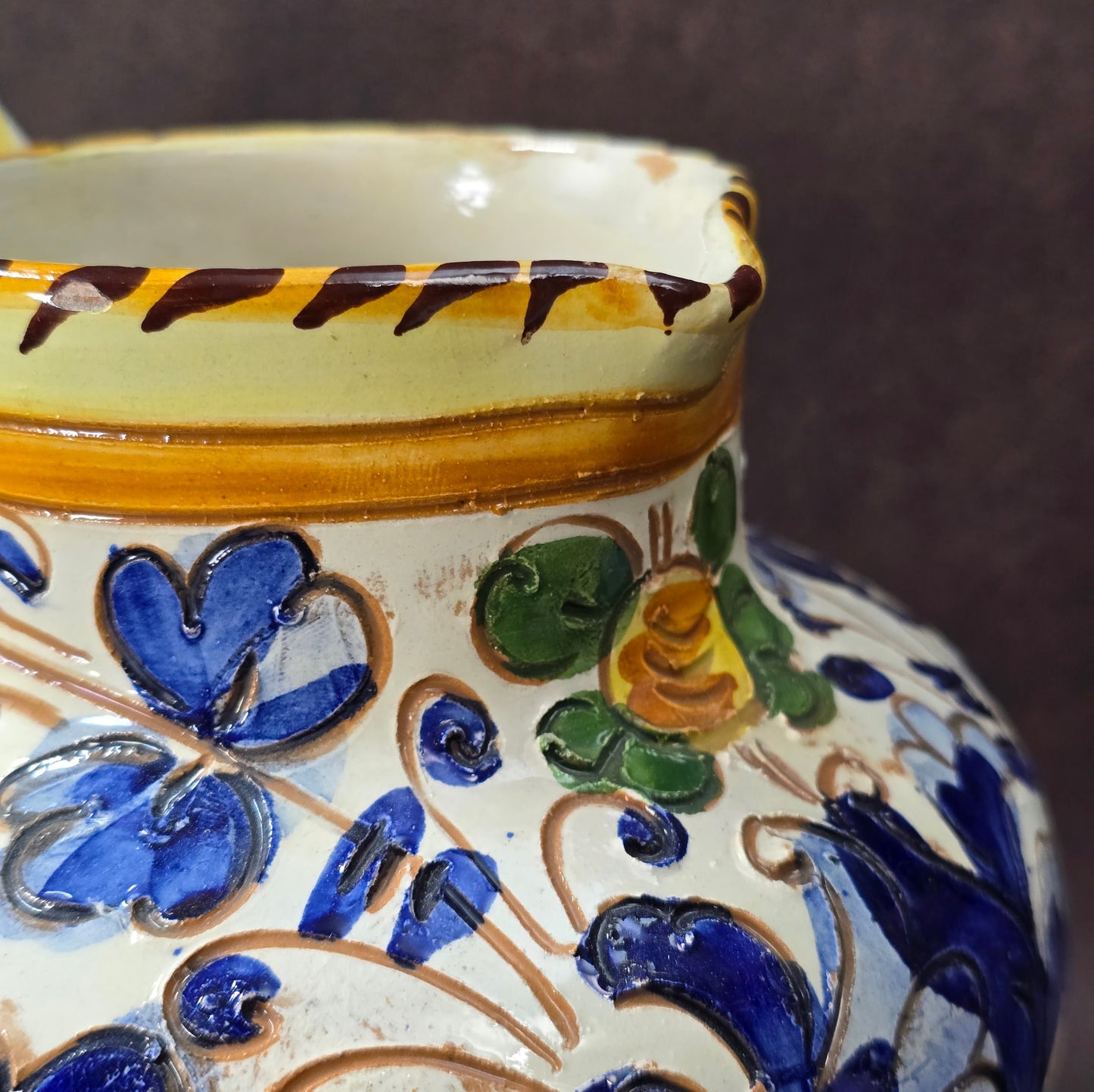 Handbemalter Majolika-Krug aus Italien, bunt floral dekoriert, Vintage 1960/70er, mediterrane Keramik.