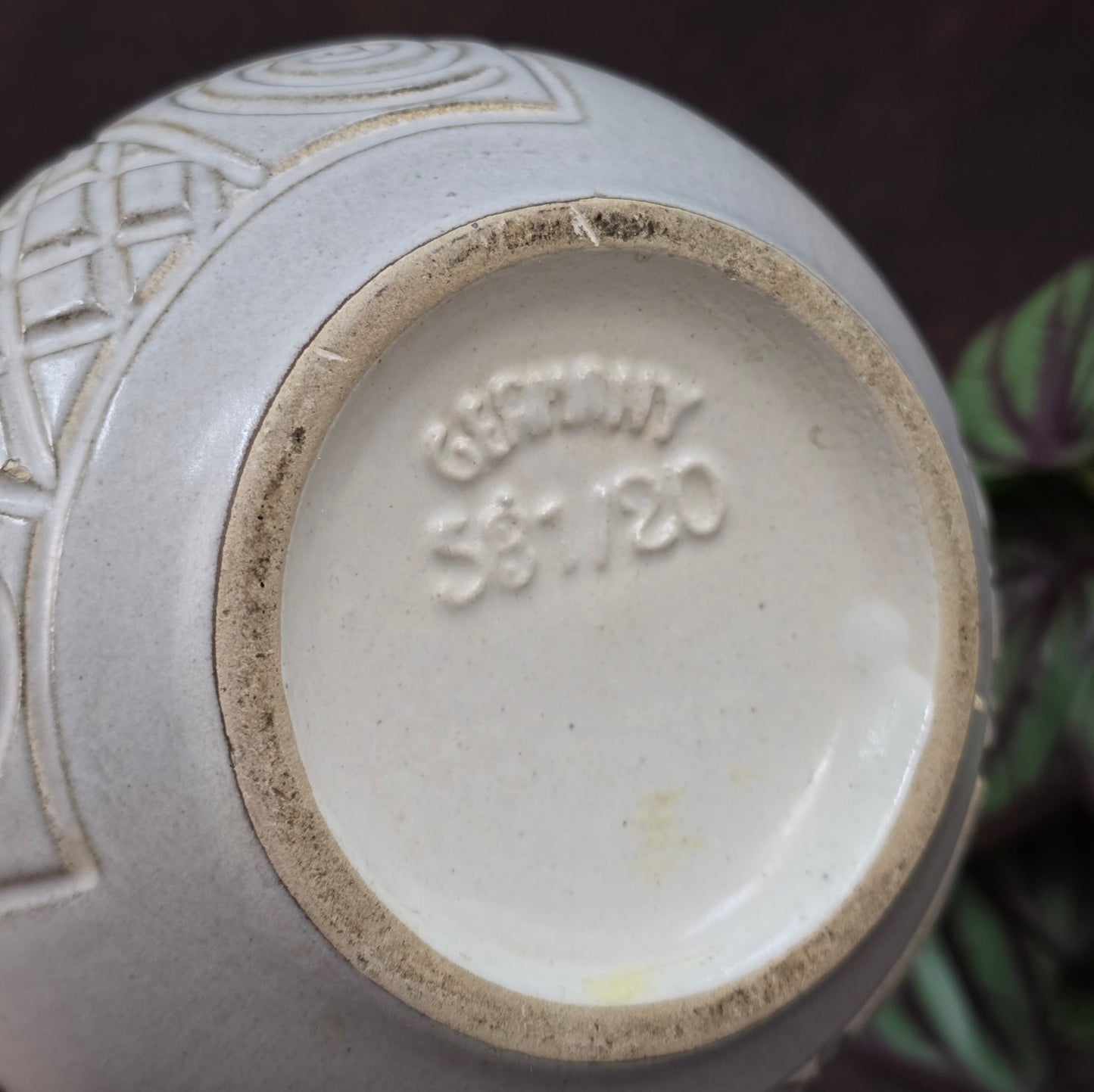 Jasba Keramik Vase 581/20 – cremeweiß mit geometrischem Relief – stilvolle Vintage Deko im Art Deco Look – robust & dekorativ für deine Wohnung oder Sammlung.