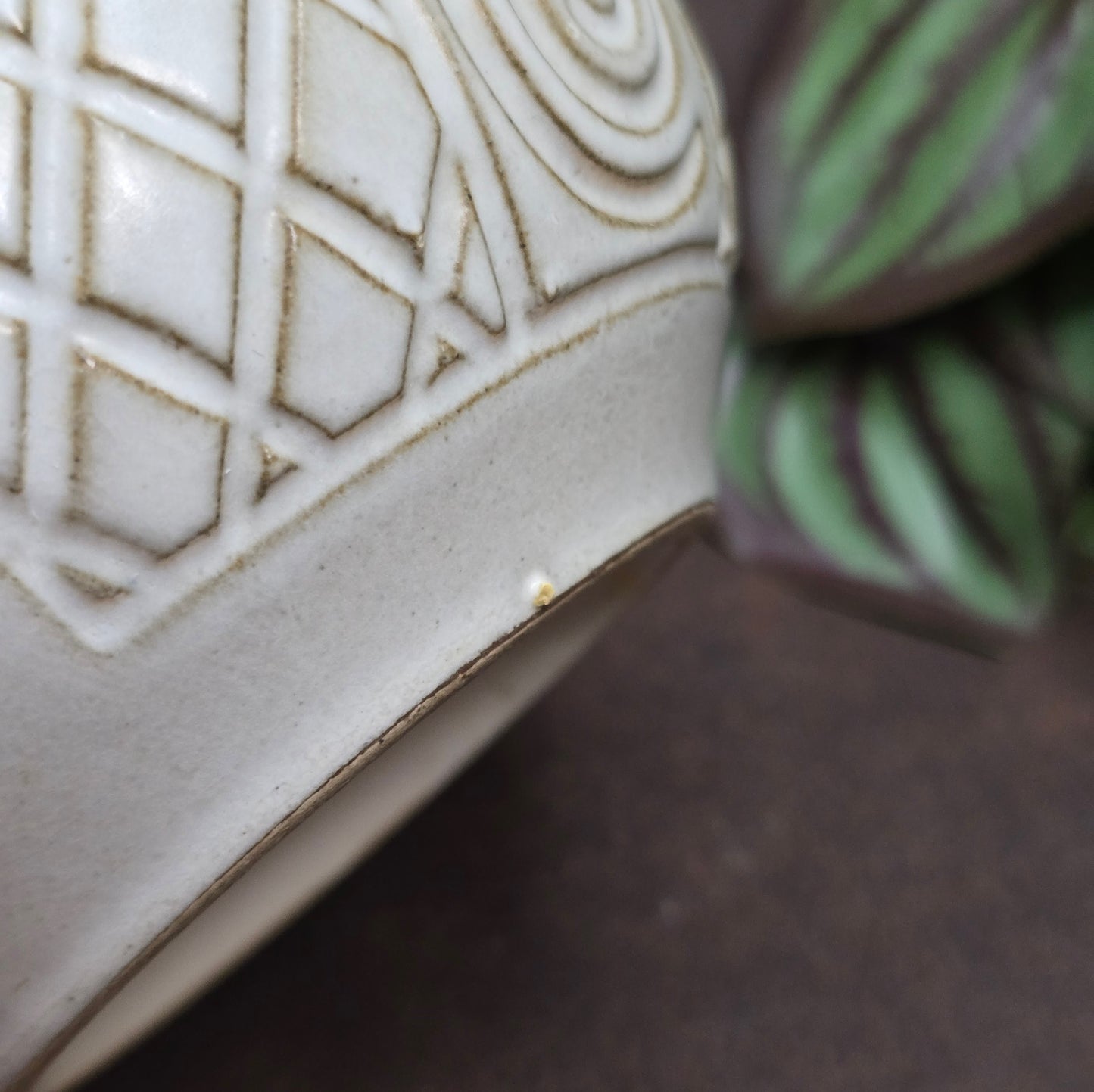 Jasba Keramik Vase 581/20 – cremeweiß mit geometrischem Relief – stilvolle Vintage Deko im Art Deco Look – robust & dekorativ für deine Wohnung oder Sammlung.