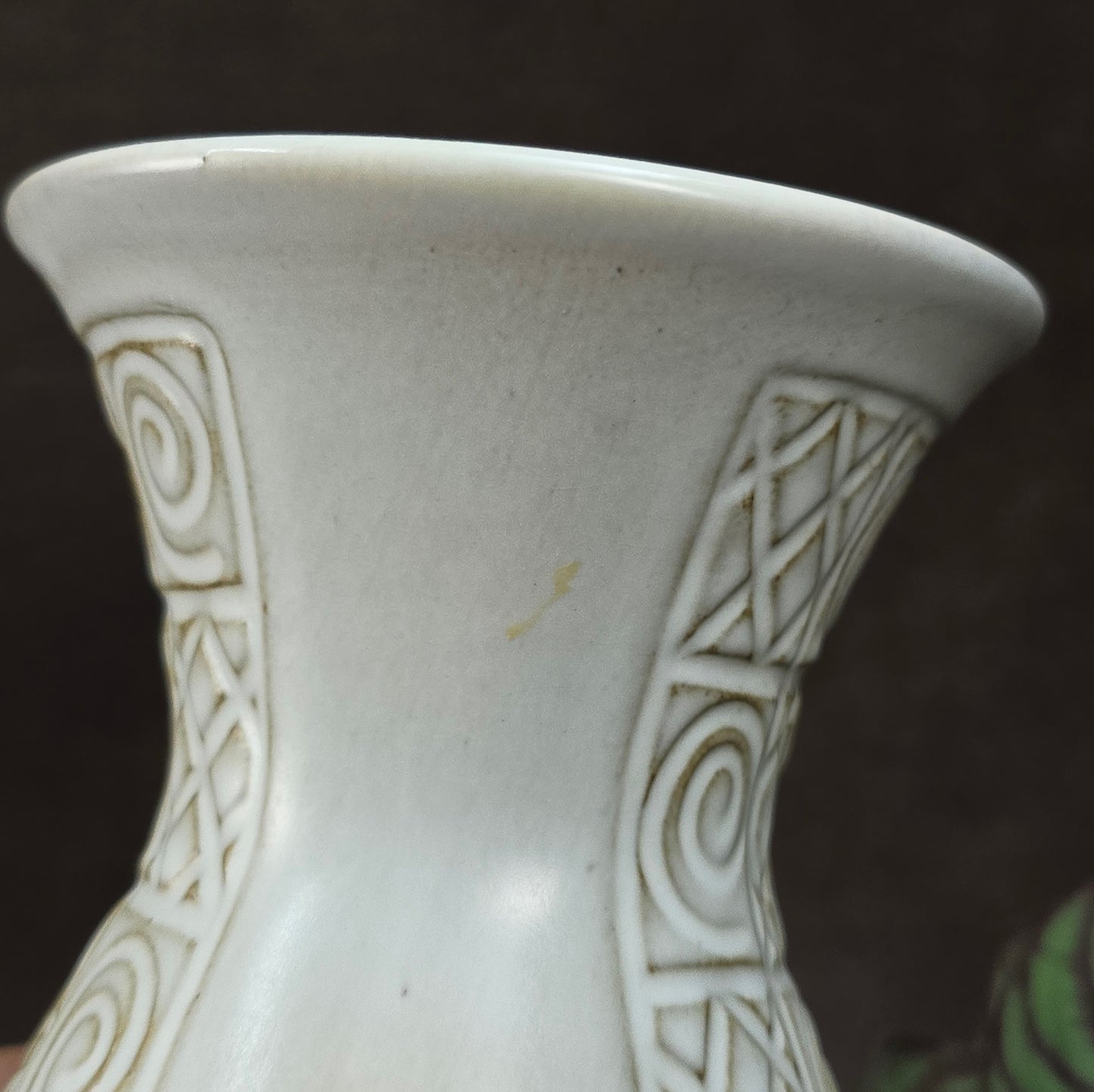 Jasba Keramik Vase 581/20 – cremeweiß mit geometrischem Relief – stilvolle Vintage Deko im Art Deco Look – robust & dekorativ für deine Wohnung oder Sammlung.
