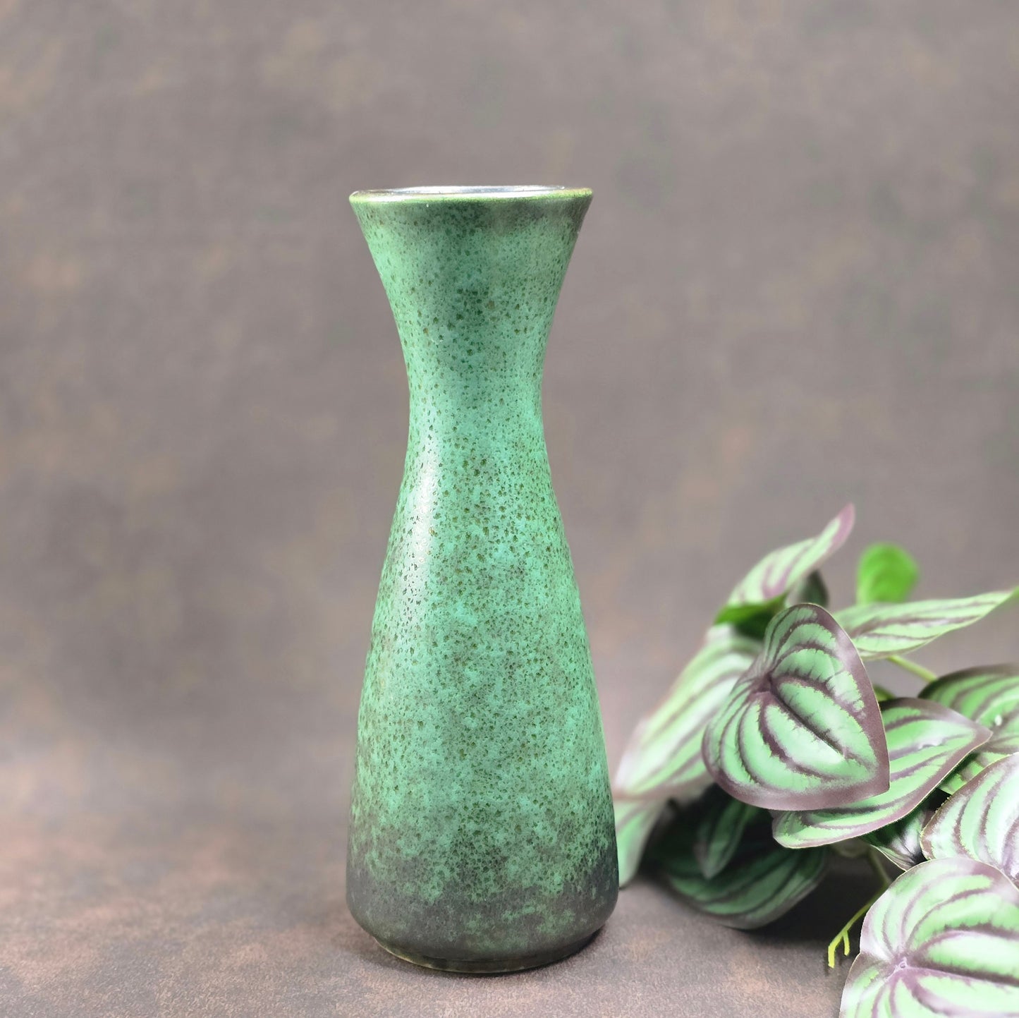 Jasba Vintage-Keramikvase 102/20 – 1970er, smaragdgrün mit dunklem Verlauf, matt & glänzend. Sammlerobjekt in sehr gutem Zustand. Made in Germany.
