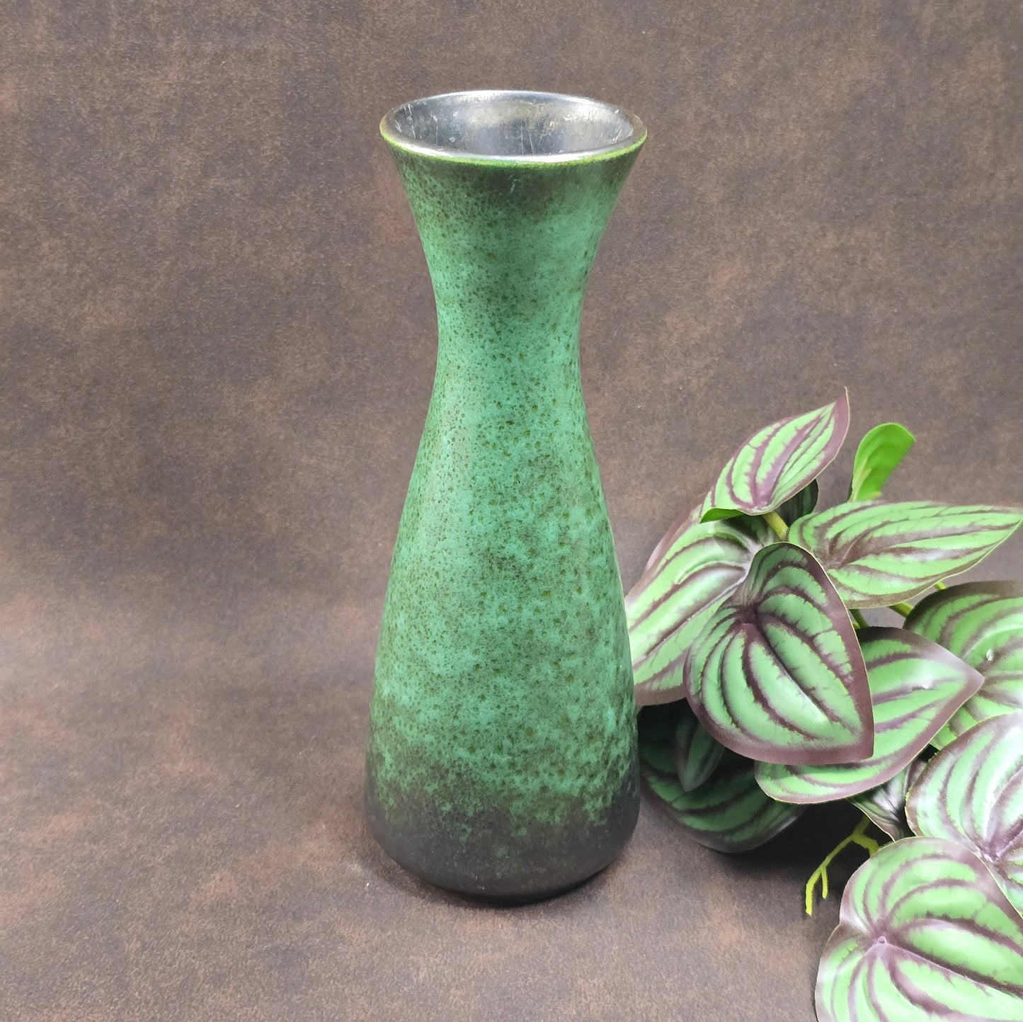 Jasba Vintage-Keramikvase 102/20 – 1970er, smaragdgrün mit dunklem Verlauf, matt & glänzend. Sammlerobjekt in sehr gutem Zustand. Made in Germany.