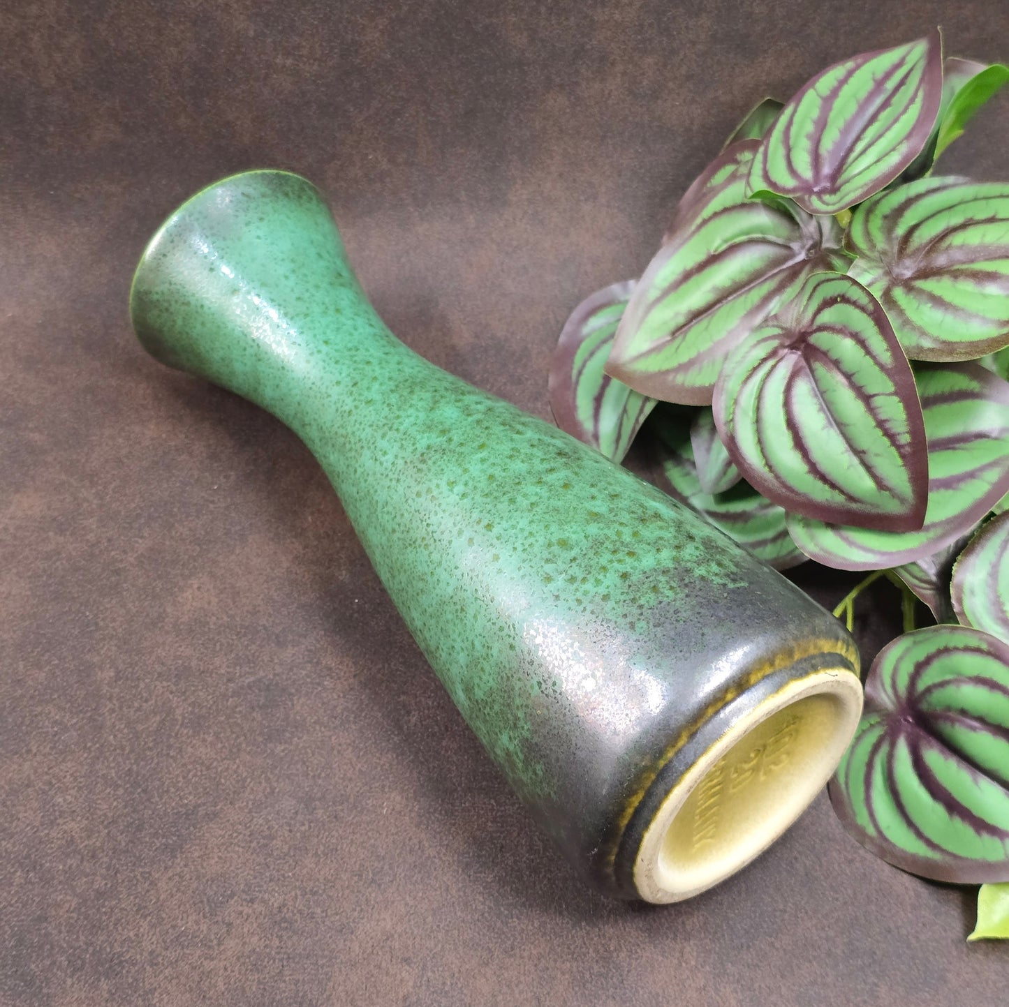 Jasba Vintage-Keramikvase 102/20 – 1970er, smaragdgrün mit dunklem Verlauf, matt & glänzend. Sammlerobjekt in sehr gutem Zustand. Made in Germany.