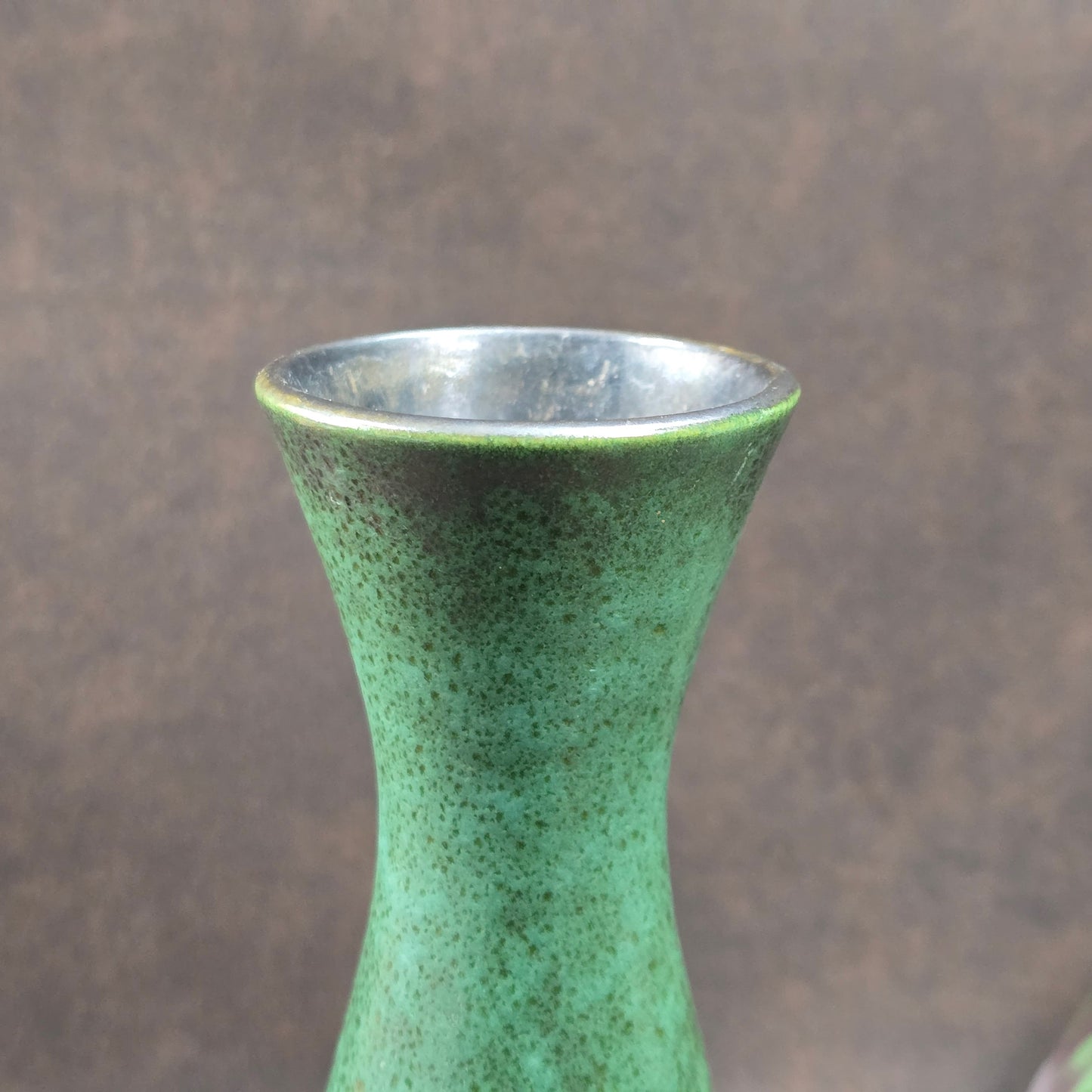 Jasba Vintage-Keramikvase 102/20 – 1970er, smaragdgrün mit dunklem Verlauf, matt & glänzend. Sammlerobjekt in sehr gutem Zustand. Made in Germany.
