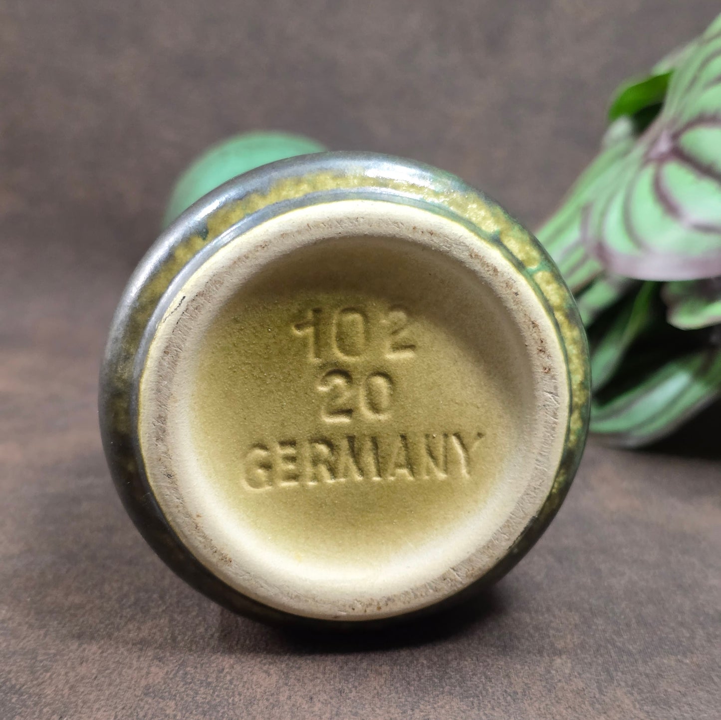 Jasba Vintage-Keramikvase 102/20 – 1970er, smaragdgrün mit dunklem Verlauf, matt & glänzend. Sammlerobjekt in sehr gutem Zustand. Made in Germany.