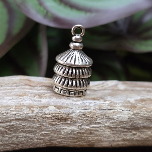 Kappe für Quasten in antik Silber – 21×12 mm – mit Öse und 8 mm Innenmaß. Ideal für DIY-Schmuck, Taschenbaumler oder Schlüsselanhänger im Vintage-Look.