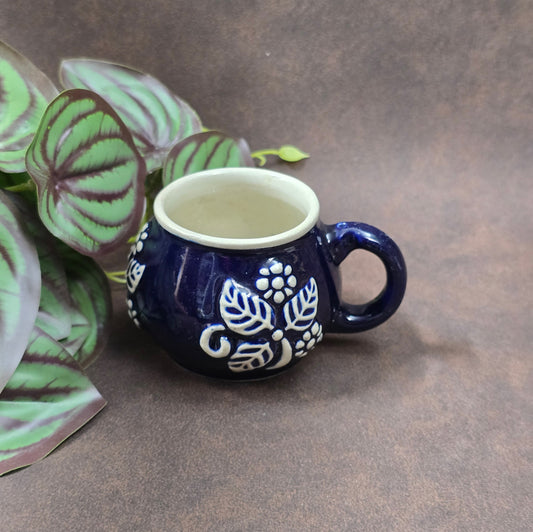 Authentische Vintage-Tasse aus deutschem Steinzeug, ca. 1960–70. Rustikal & dekorativ – ideal für Sammler oder nostalgische Küchendeko.