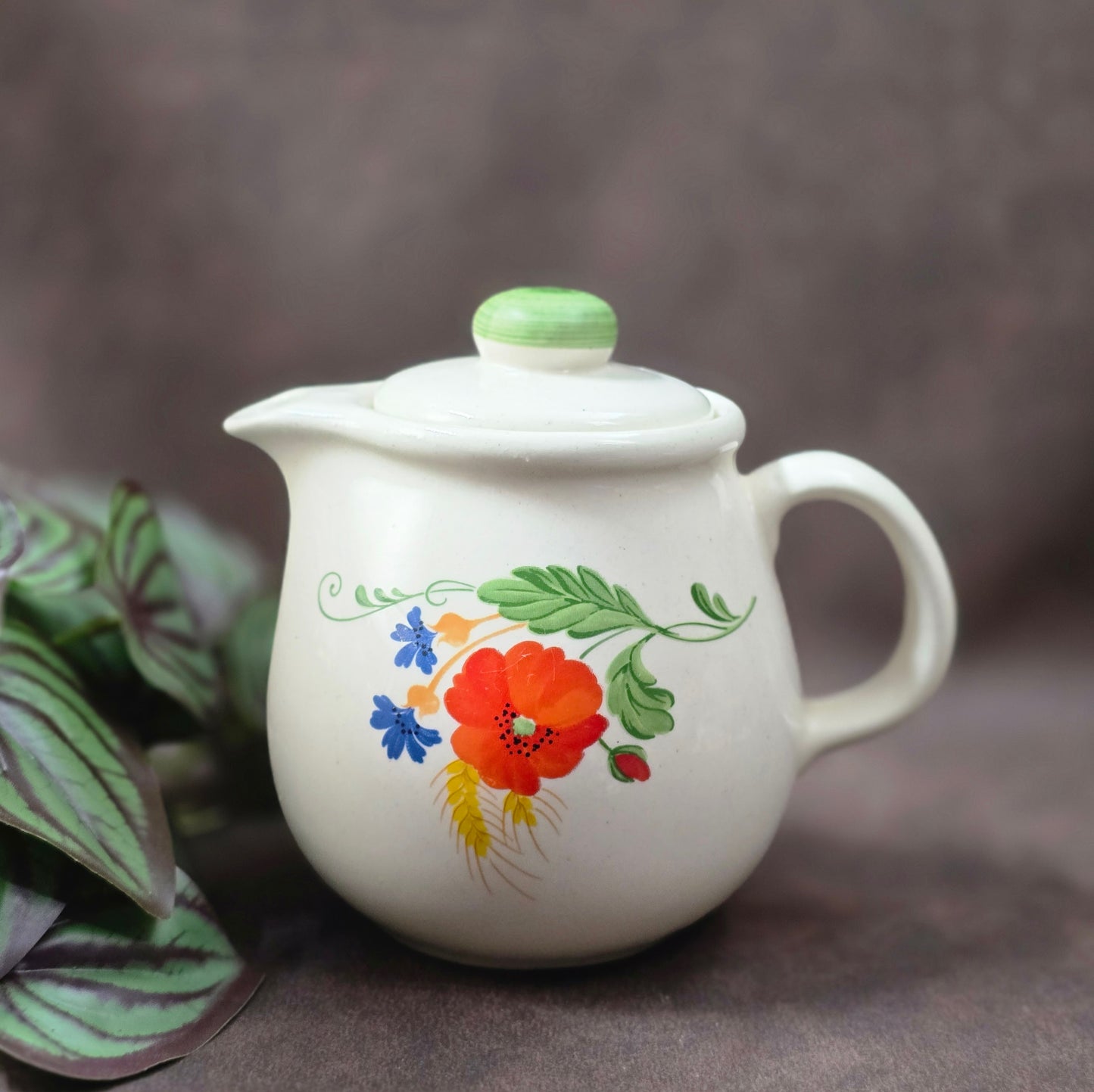 Charmante Vintage-Kaffeekanne aus der DDR (VEB Torgau, 1960er) mit Mohnblumen-Dekor, 0,5 L – ideal für Sammler & Landhausküchen.