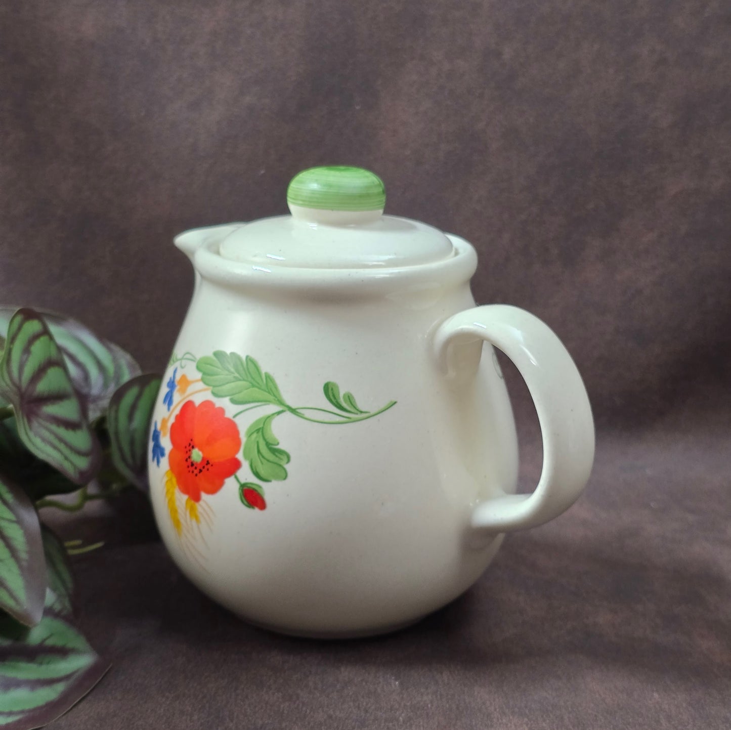 Charmante Vintage-Kaffeekanne aus der DDR (VEB Torgau, 1960er) mit Mohnblumen-Dekor, 0,5 L – ideal für Sammler & Landhausküchen.