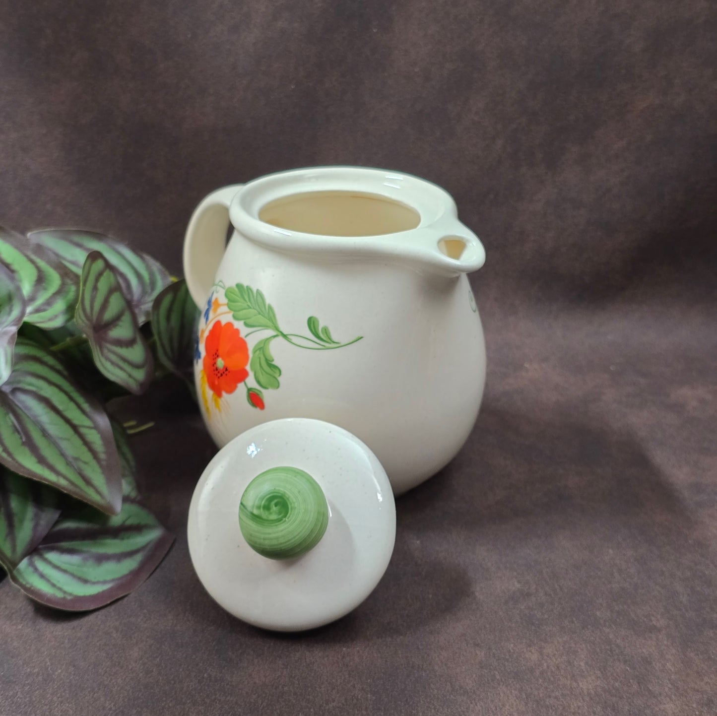 Charmante Vintage-Kaffeekanne aus der DDR (VEB Torgau, 1960er) mit Mohnblumen-Dekor, 0,5 L – ideal für Sammler & Landhausküchen.