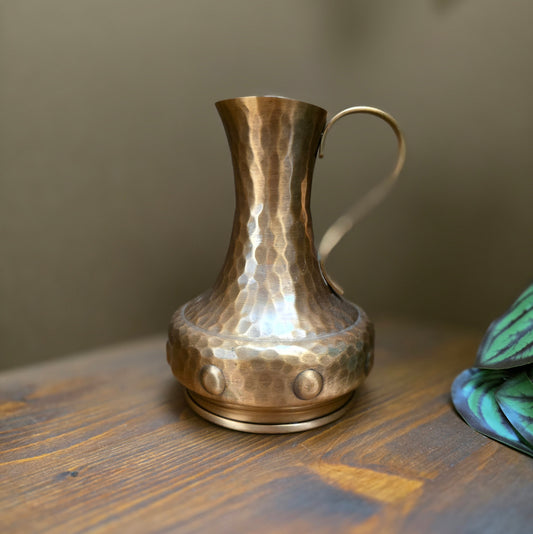 Kupferkanne von SKS aus den 1980ern – Vintage Hammerschlag-Design mit 0,5L Volumen, stilvoll & dekorativ im Art Deco Stil.