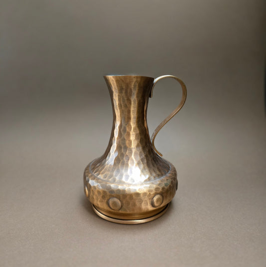 Kupferkanne von SKS aus den 1980ern – Vintage Hammerschlag-Design mit 0,5L Volumen, stilvoll & dekorativ im Art Deco Stil.