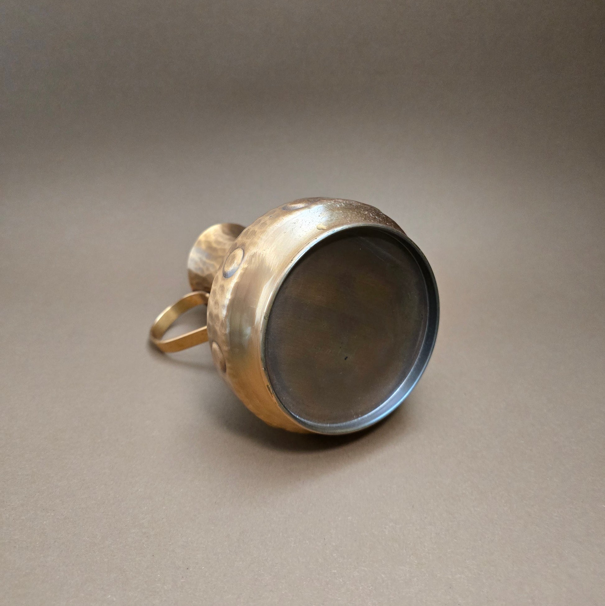Kupferkanne von SKS aus den 1980ern – Vintage Hammerschlag-Design mit 0,5L Volumen, stilvoll & dekorativ im Art Deco Stil.