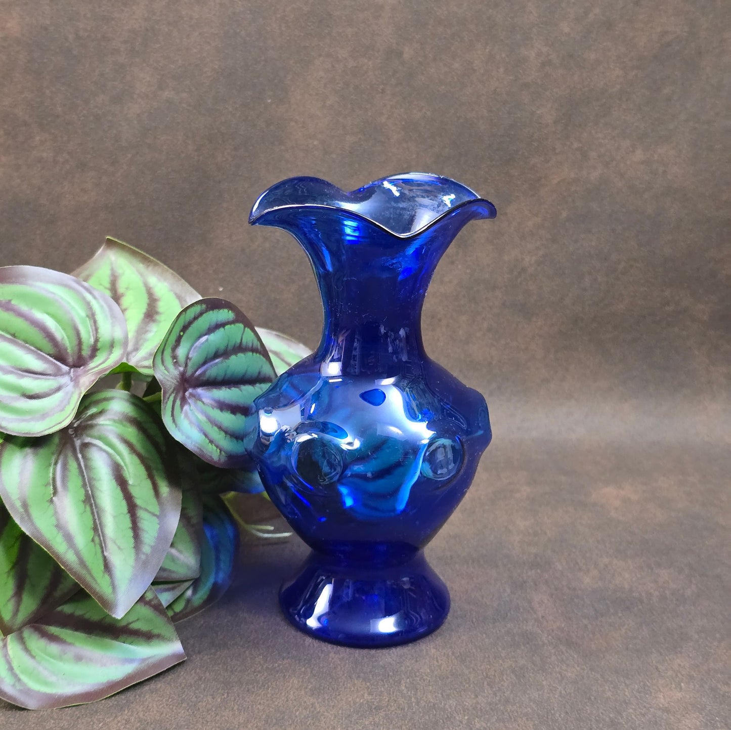 Kobaltblaue Lauscha Glasvase, 14 cm hoch, handgefertigt in den 1970er-Jahren, dekorative Vintage Blumenvase.