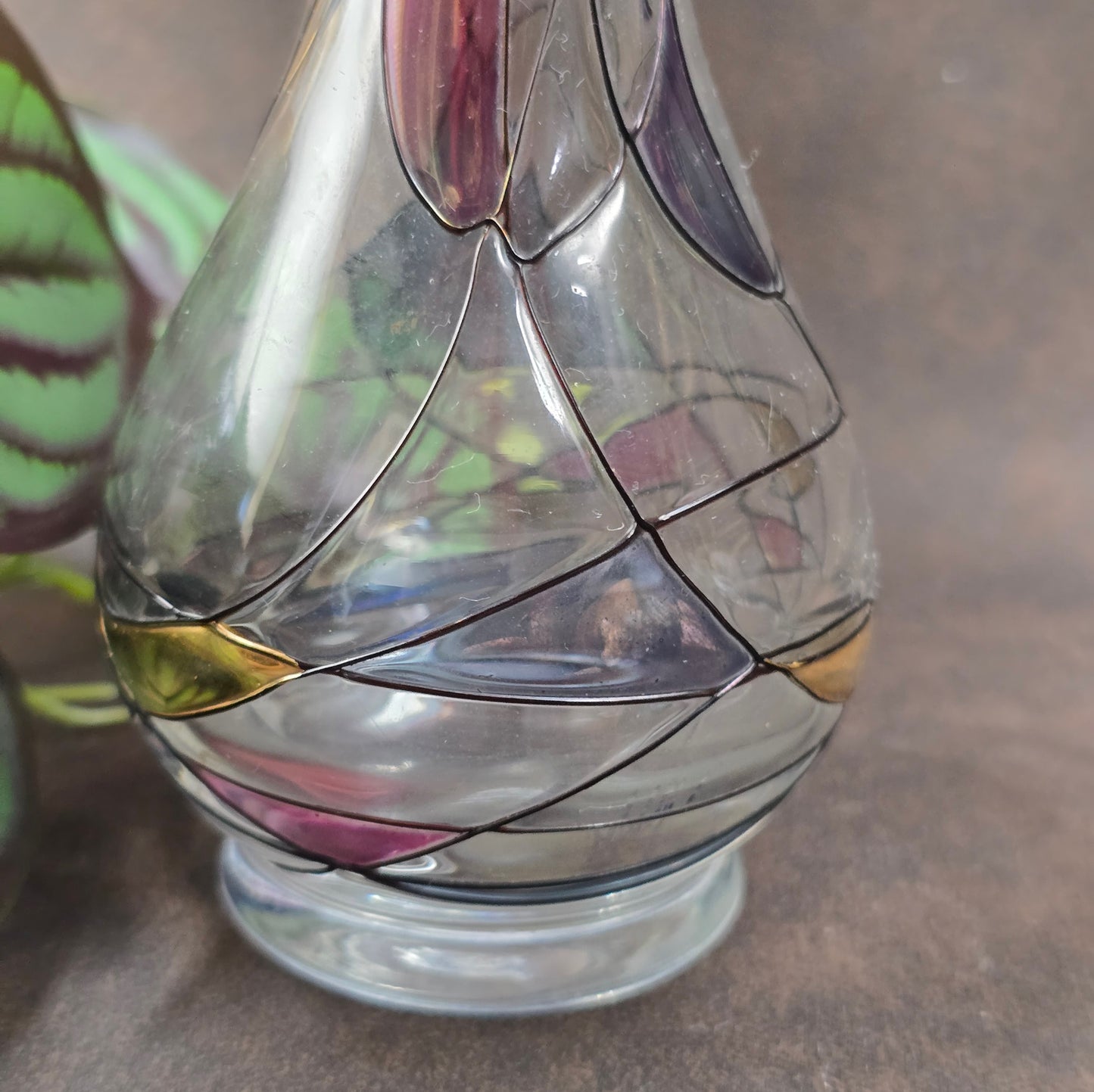Handbemalte Lucka Glas Vase im Art-Deco-inspirierten DDR-Design. 1970er Original mit Aufkleber – ein Must-have für Vintage-Liebhaber.