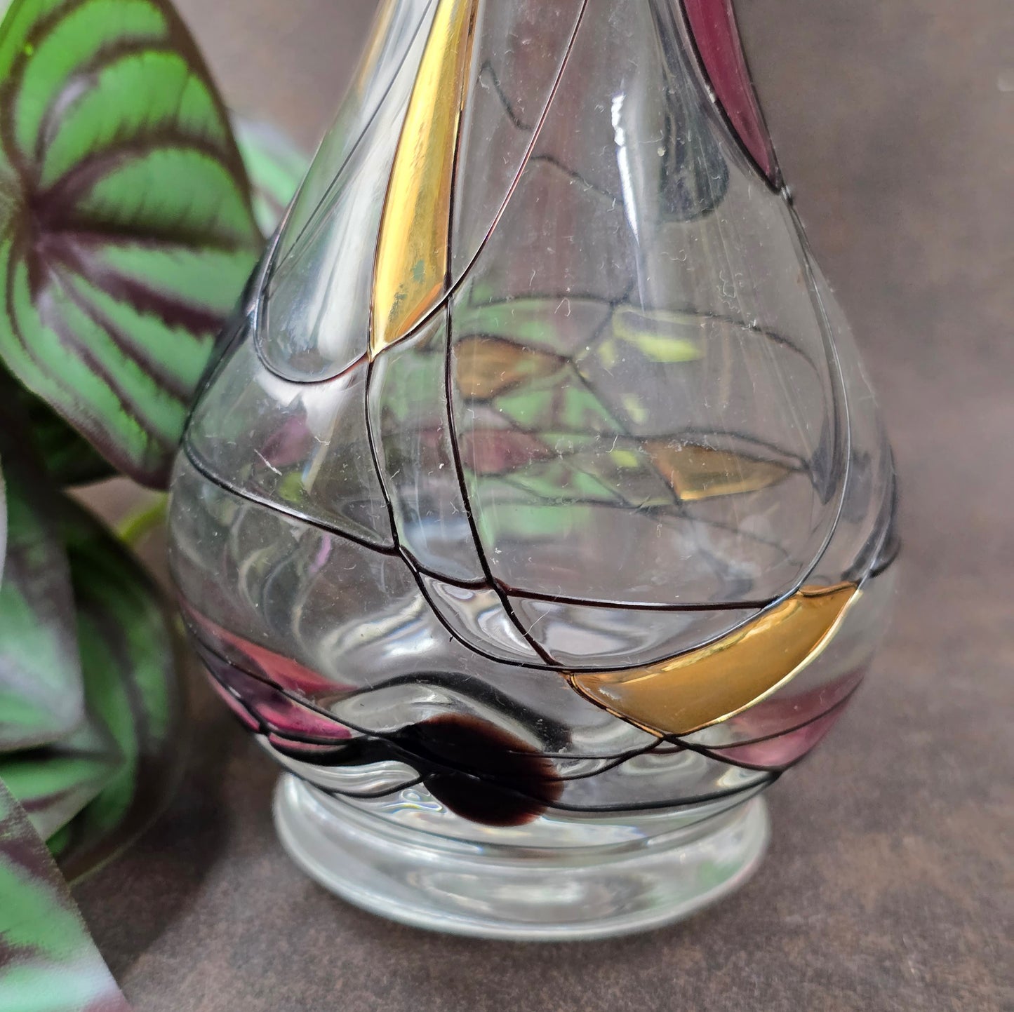 Handbemalte Lucka Glas Vase im Art-Deco-inspirierten DDR-Design. 1970er Original mit Aufkleber – ein Must-have für Vintage-Liebhaber.