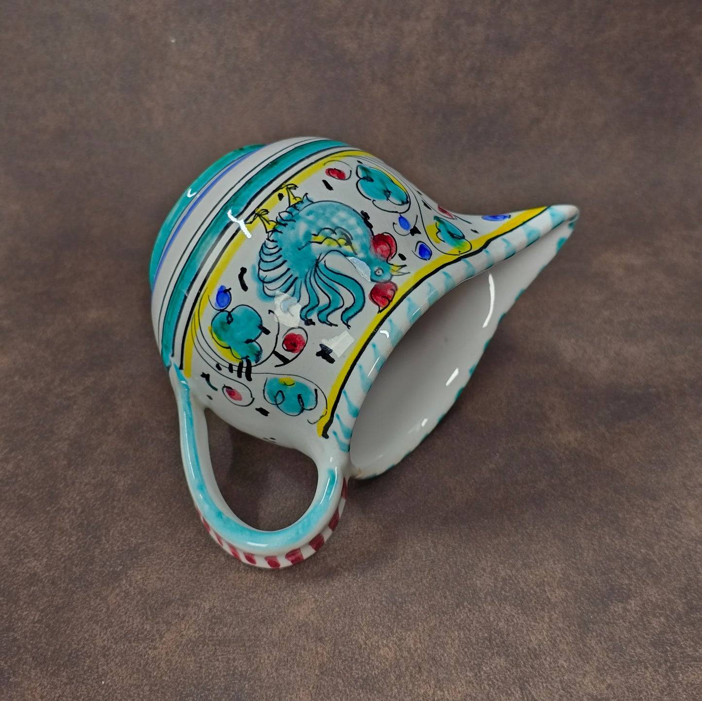 Italienisches Majolika-Milchkännchen aus Deruta, handbemalt mit Hahn- und Blumendekor, ca. 8 cm hoch, Vintage-Keramik, 213 g.