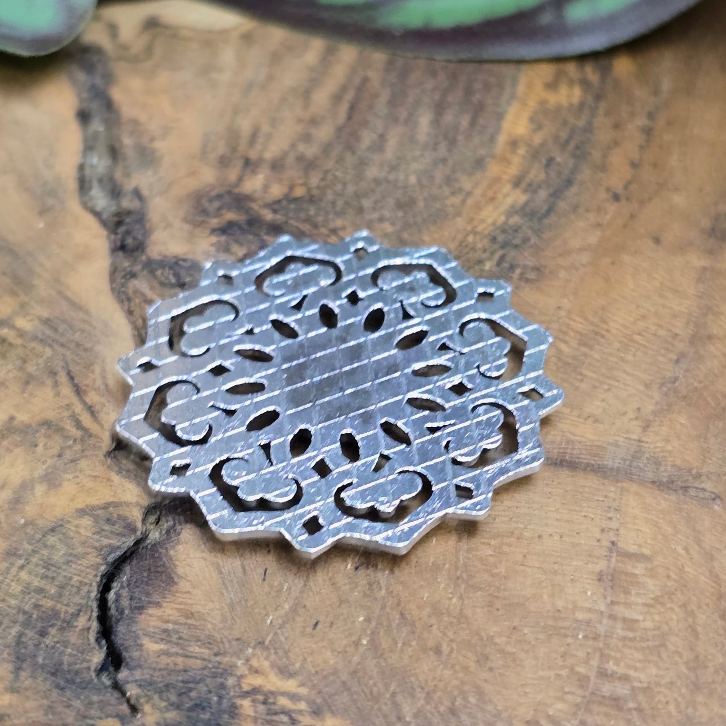 Mandala-Verbinder (32 mm) in antikem Silber – ideal für DIY-Schmuck, Ketten, Armbänder oder Boho-Deko. Zartes Design mit spiritueller Symbolik.