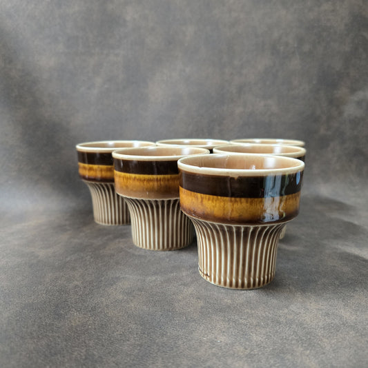 Vintage Mitropa Becher Annaburg Sintolan, 6er Set, braun gestreift, Mid-Century DDR Porzellan, geriffelt, stapelbar, 60er/70er Jahre.