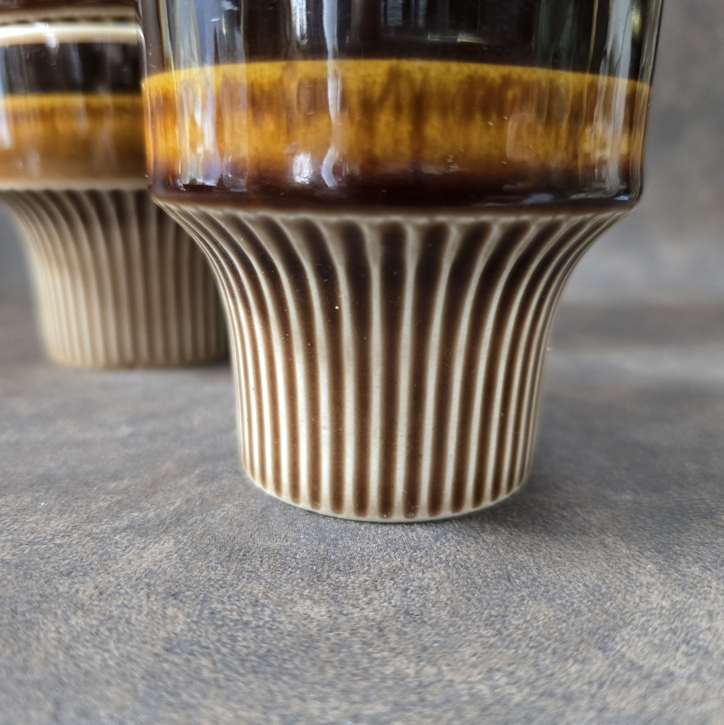 Vintage Mitropa Becher Annaburg Sintolan, 6er Set, braun gestreift, Mid-Century DDR Porzellan, geriffelt, stapelbar, 60er/70er Jahre.