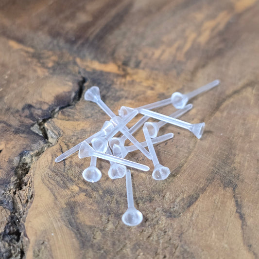 40 Ohrstecker aus Kunststoff (weiß, 12,7 mm) mit Steinmulde. Leicht, hautfreundlich & perfekt für Schmuckherstellung und DIY. Ideal zum Einkleben von Strass oder Schmucksteinen.