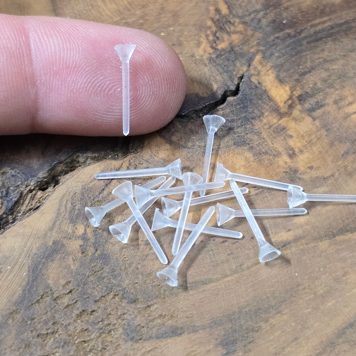 40 Ohrstecker aus Kunststoff (weiß, 12,7 mm) mit Steinmulde. Leicht, hautfreundlich & perfekt für Schmuckherstellung und DIY. Ideal zum Einkleben von Strass oder Schmucksteinen.