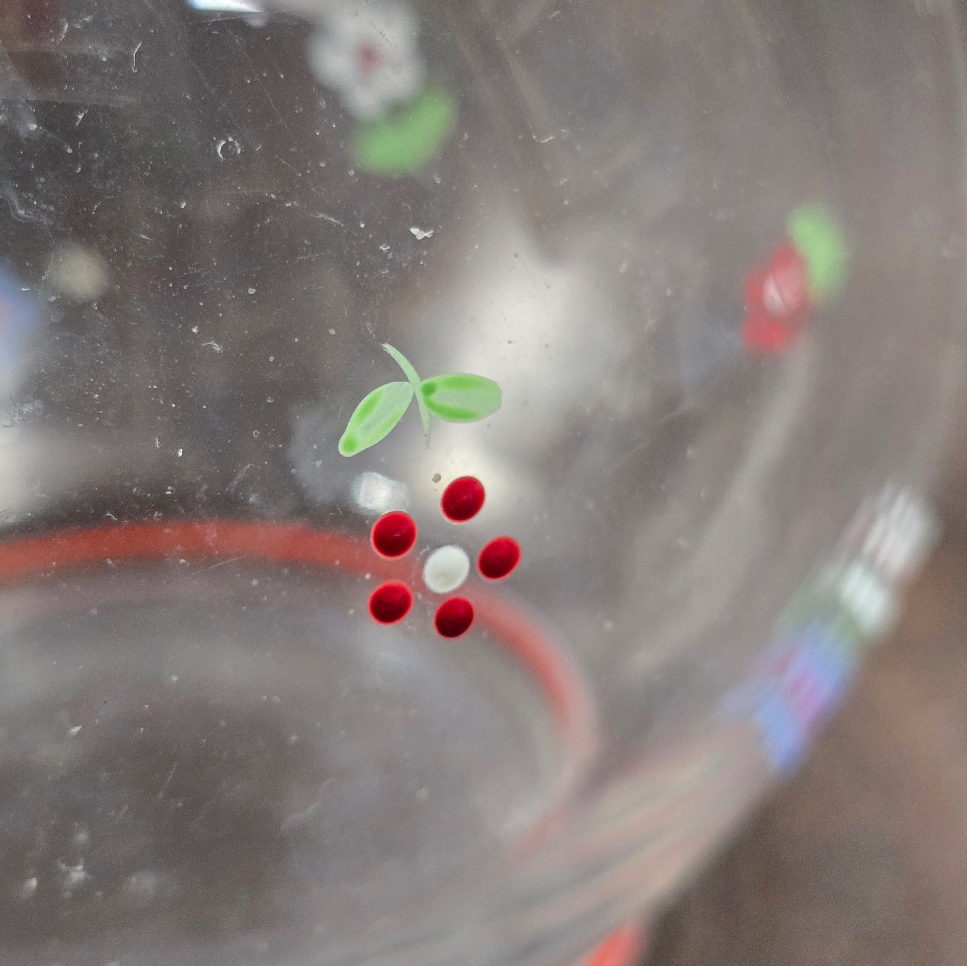 Handbemalte Glasflasche aus den 50er Jahren mit Stopfen – perfektes Sammlerstück oder dekorative Karaffe für Likör & Aperitifs. Nachhaltig & einzigartig!