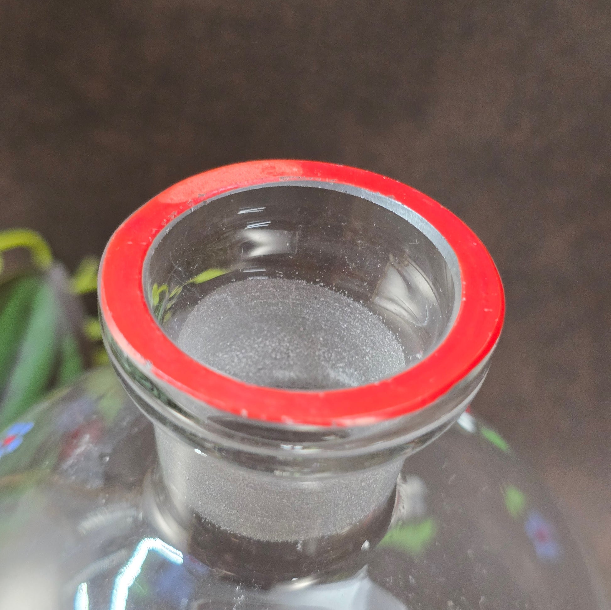 Handbemalte Glasflasche aus den 50er Jahren mit Stopfen – perfektes Sammlerstück oder dekorative Karaffe für Likör & Aperitifs. Nachhaltig & einzigartig!