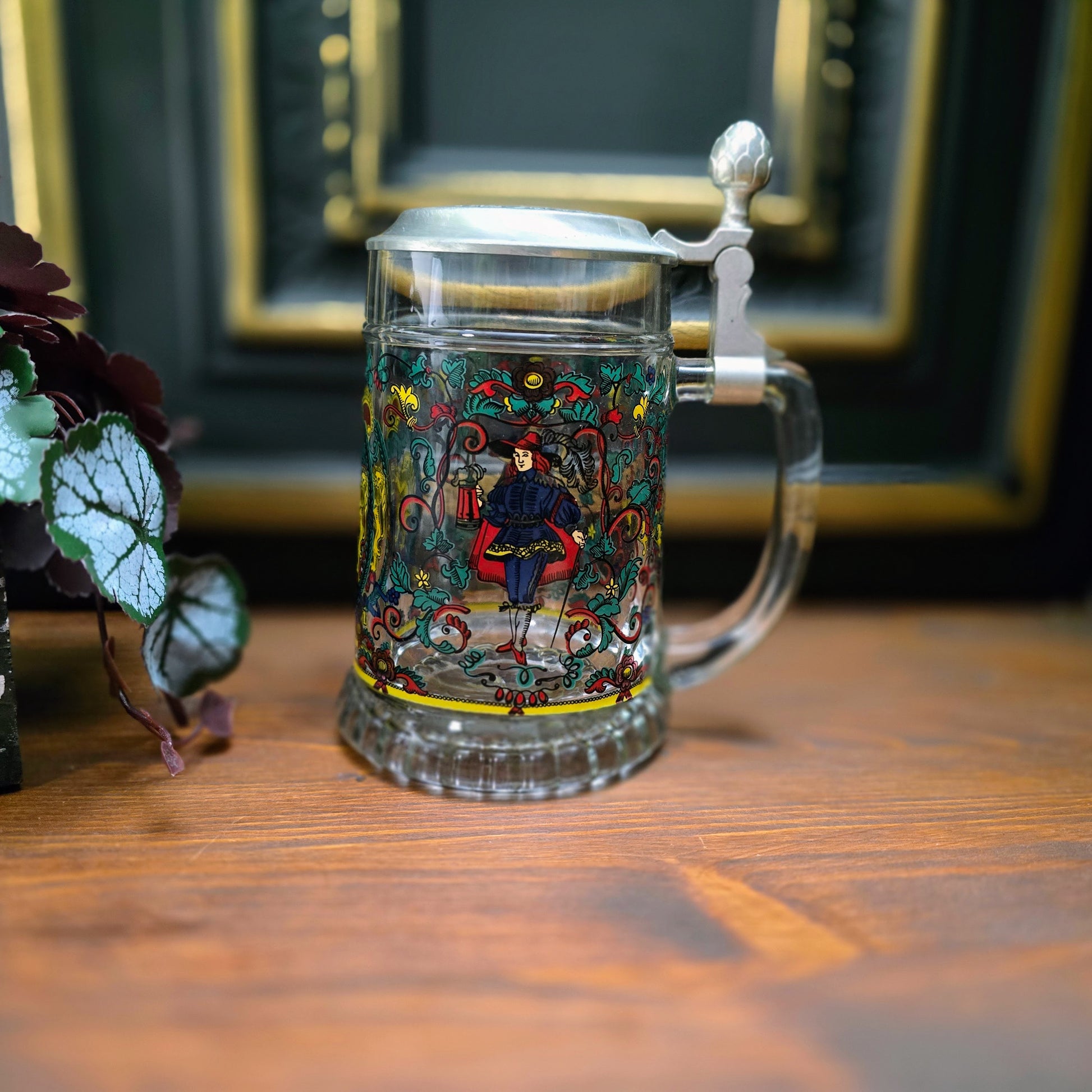 Original BMF Bierseidel mit Löwen-Wappen & Zinndeckel. 0,5L Glaskrug aus den 1970er/80er Jahren – schwer, robust, mit Engel-Punze – perfekter Vintagekrug für Sammler & Bierliebhaber.