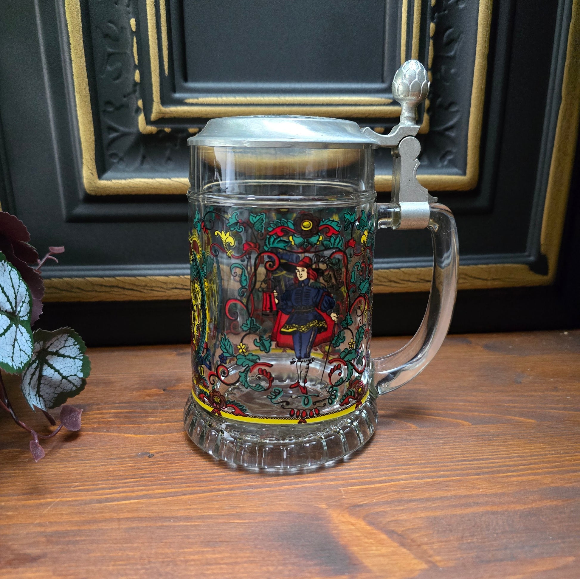 Original BMF Bierseidel mit Löwen-Wappen & Zinndeckel. 0,5L Glaskrug aus den 1970er/80er Jahren – schwer, robust, mit Engel-Punze – perfekter Vintagekrug für Sammler & Bierliebhaber.