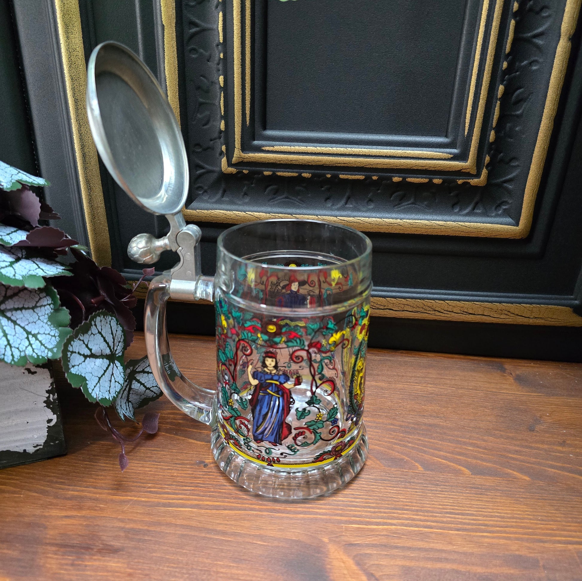 Original BMF Bierseidel mit Löwen-Wappen & Zinndeckel. 0,5L Glaskrug aus den 1970er/80er Jahren – schwer, robust, mit Engel-Punze – perfekter Vintagekrug für Sammler & Bierliebhaber.