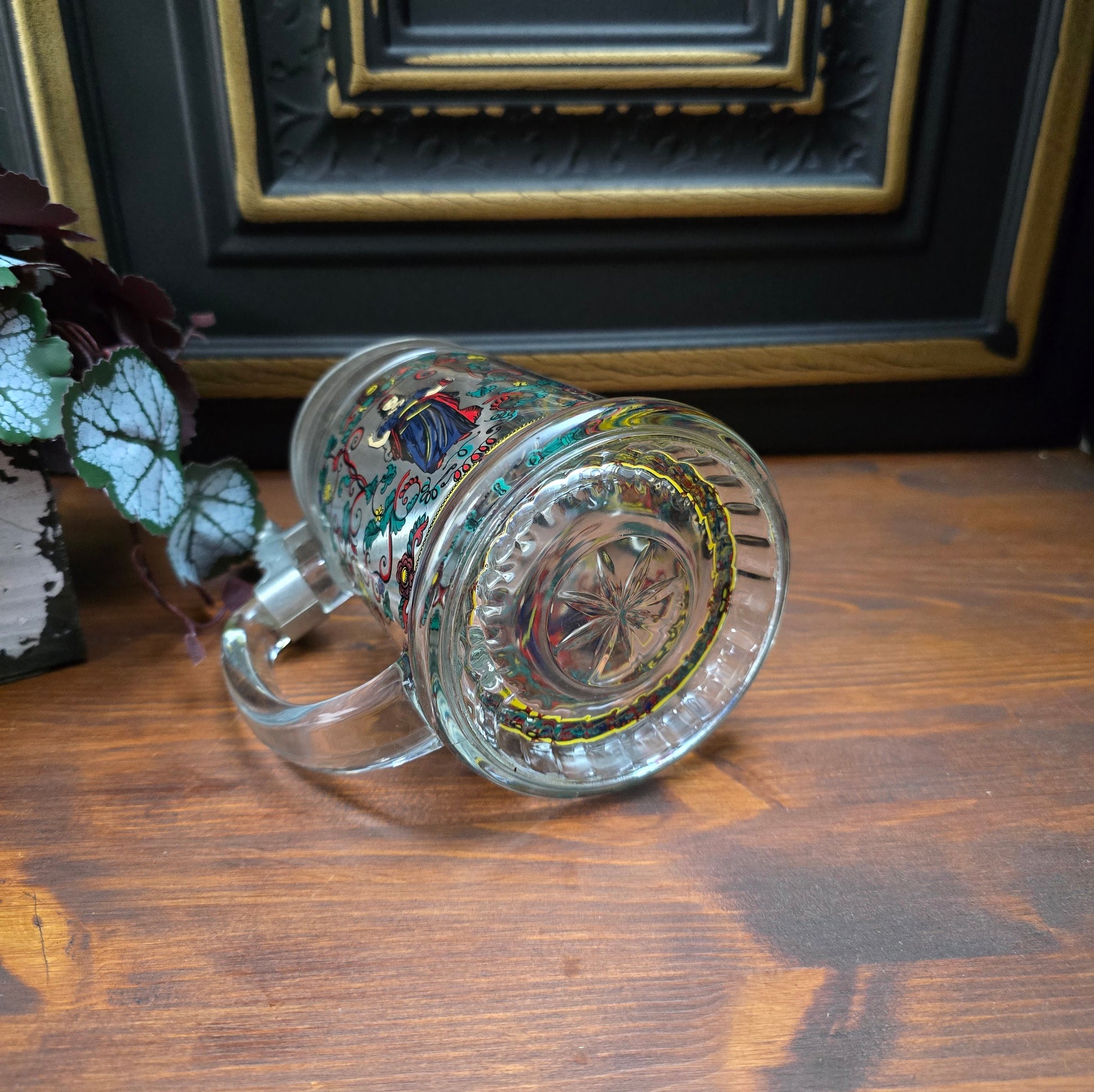 Original BMF Bierseidel mit Löwen-Wappen & Zinndeckel. 0,5L Glaskrug aus den 1970er/80er Jahren – schwer, robust, mit Engel-Punze – perfekter Vintagekrug für Sammler & Bierliebhaber.