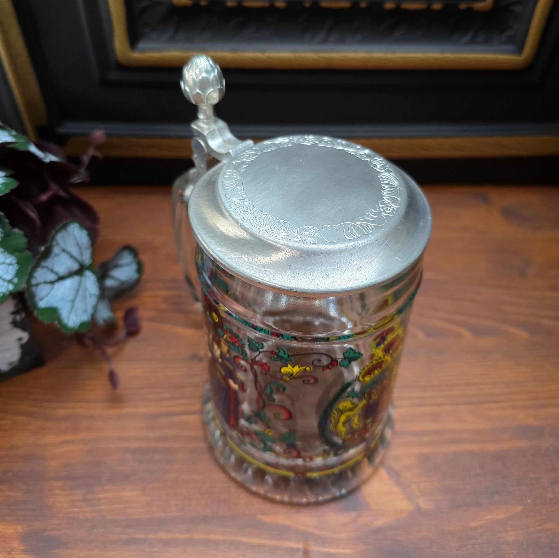 Original BMF Bierseidel mit Löwen-Wappen & Zinndeckel. 0,5L Glaskrug aus den 1970er/80er Jahren – schwer, robust, mit Engel-Punze – perfekter Vintagekrug für Sammler & Bierliebhaber.