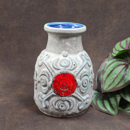 Original Überlacker Vase von 1970. Grau-rote Glasur, 12 cm hoch, sehr guter Vintagezustand. Ideal für Mid Century Deko & Sammler.