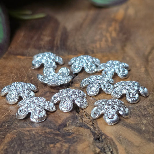 20 filigrane Perlenkappen, 12 mm, .925 Sterling Silber versilbert – ideal zum Verzieren & Schützen von Perlen. Must-have für Schmuckherstellung & DIY-Projekte.