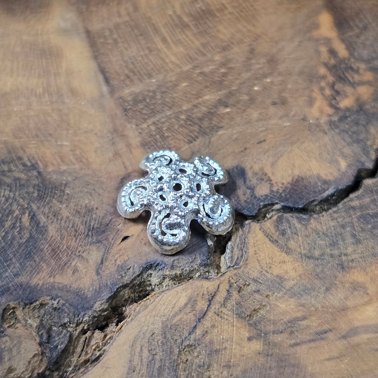 20 filigrane Perlenkappen, 12 mm, .925 Sterling Silber versilbert – ideal zum Verzieren & Schützen von Perlen. Must-have für Schmuckherstellung & DIY-Projekte.