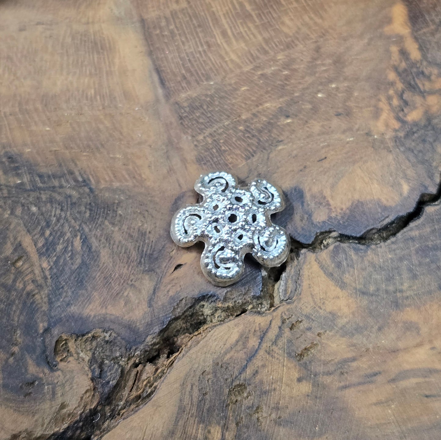 20 filigrane Perlenkappen, 12 mm, .925 Sterling Silber versilbert – ideal zum Verzieren & Schützen von Perlen. Must-have für Schmuckherstellung & DIY-Projekte.