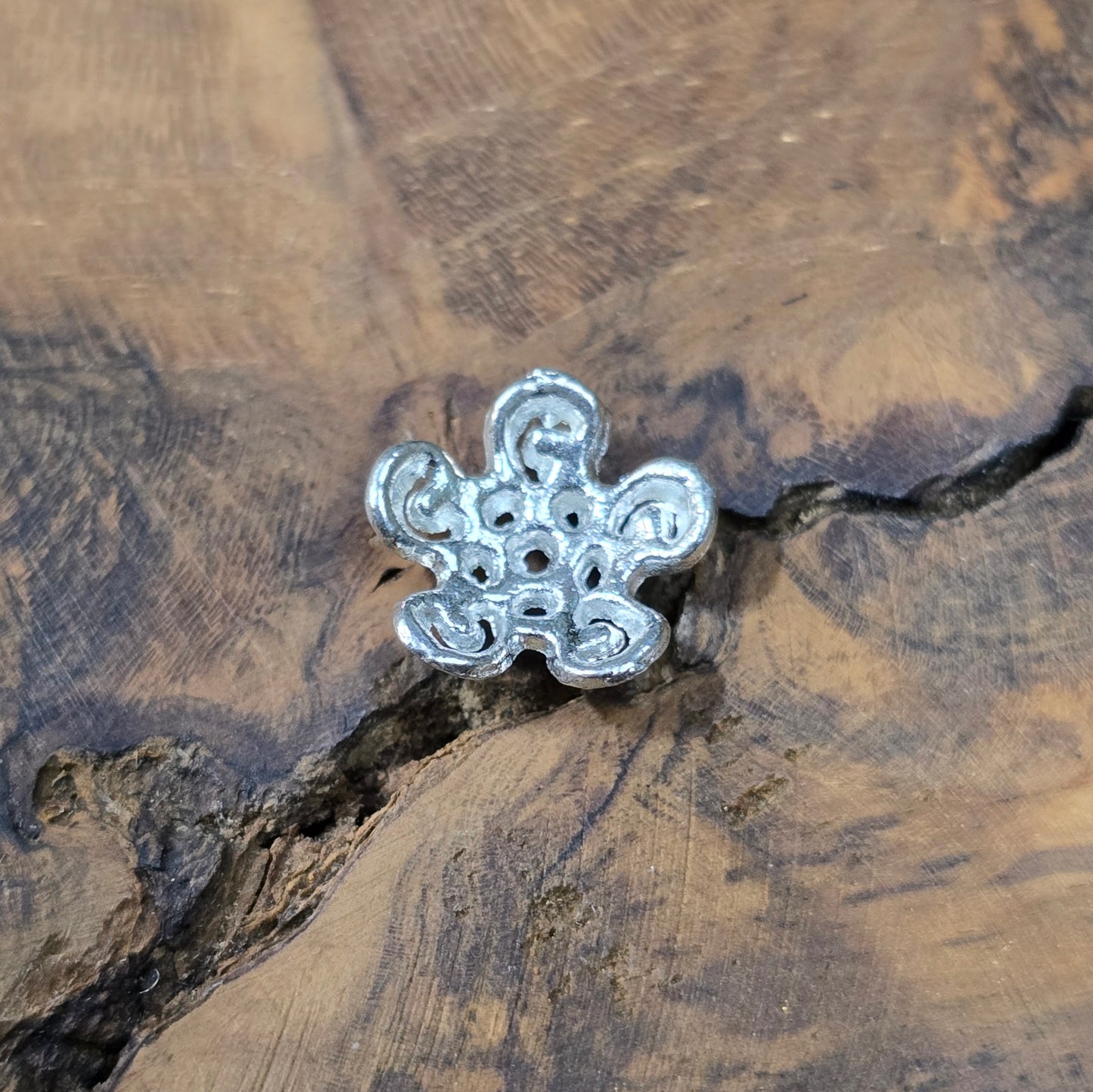 20 filigrane Perlenkappen, 12 mm, .925 Sterling Silber versilbert – ideal zum Verzieren & Schützen von Perlen. Must-have für Schmuckherstellung & DIY-Projekte.