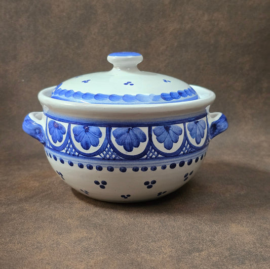 Blau-weiße Vintage-Marmeladendose (Portugal), ca. 250 ml. Handbemalte Keramik auf Fuß, sehr guter Zustand, ideal für Marmelade, Zucker, Sahne & Soßen. Charmantes Landhaus-Highlight!