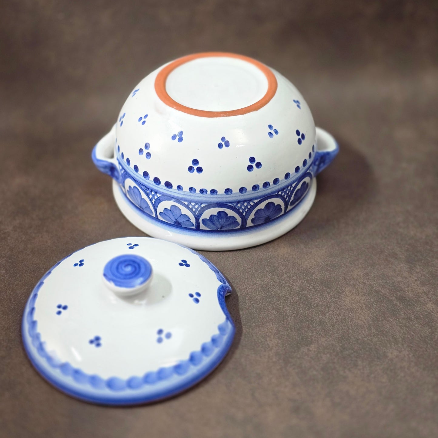 Blau-weiße Vintage-Marmeladendose (Portugal), ca. 250 ml. Handbemalte Keramik auf Fuß, sehr guter Zustand, ideal für Marmelade, Zucker, Sahne & Soßen. Charmantes Landhaus-Highlight!