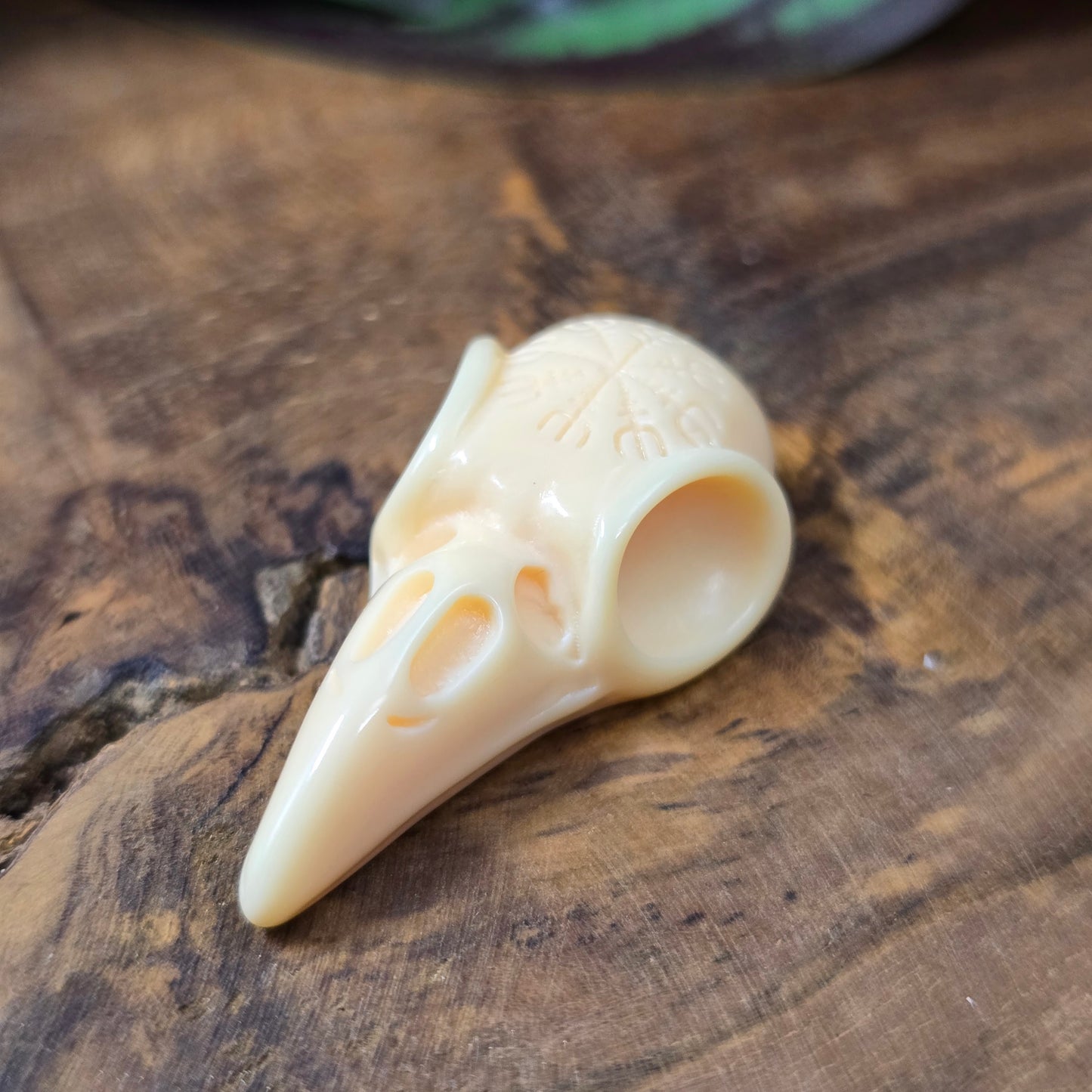 Rabenschädel-Cabochon aus Kunstharz, 34x17 mm, Schwarz oder Elfenbein – Schmuckteil ohne Loch für DIY-Ketten, Ohrringe oder kreative Designs.