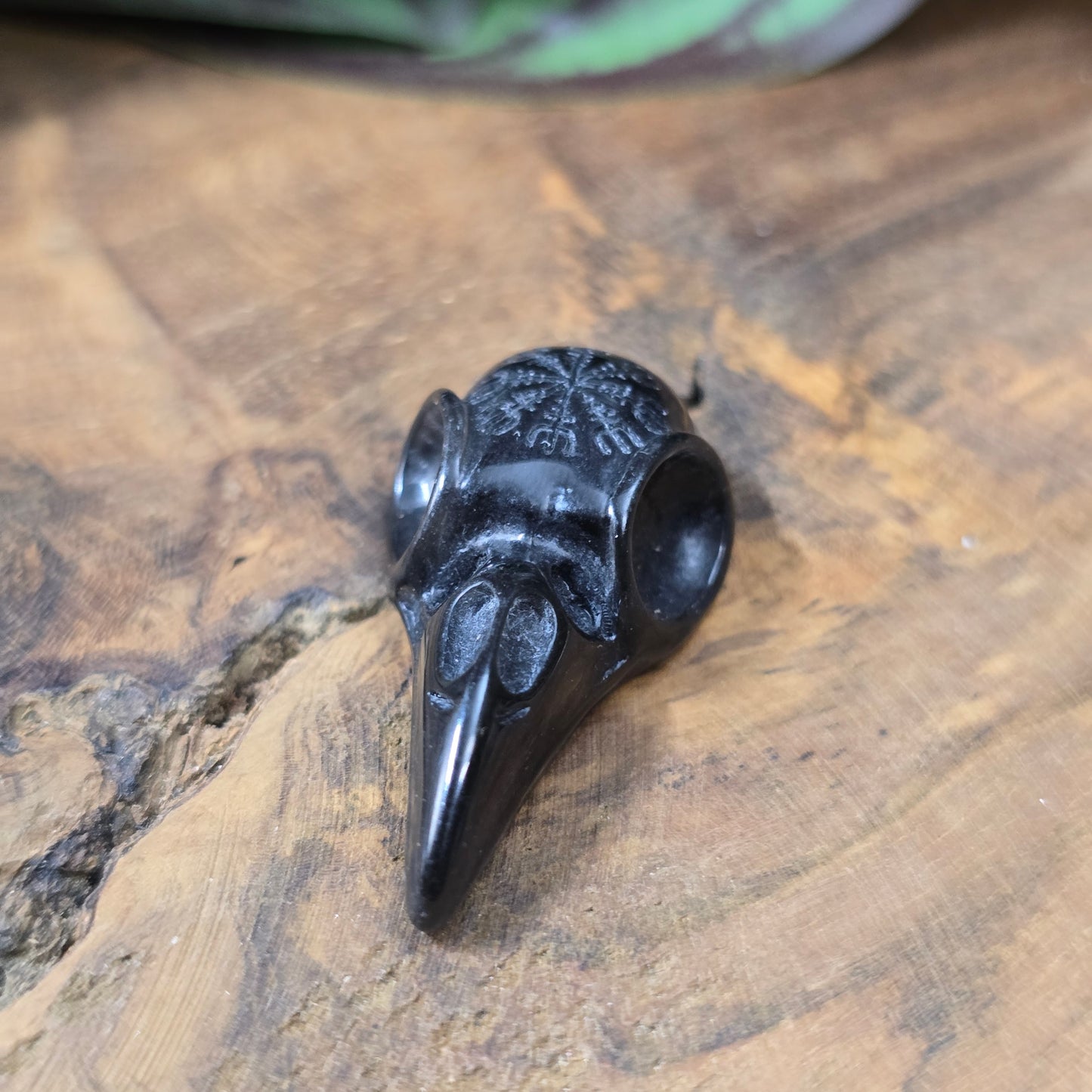 Rabenschädel-Cabochon aus Kunstharz, 34x17 mm, Schwarz oder Elfenbein – Schmuckteil ohne Loch für DIY-Ketten, Ohrringe oder kreative Designs.