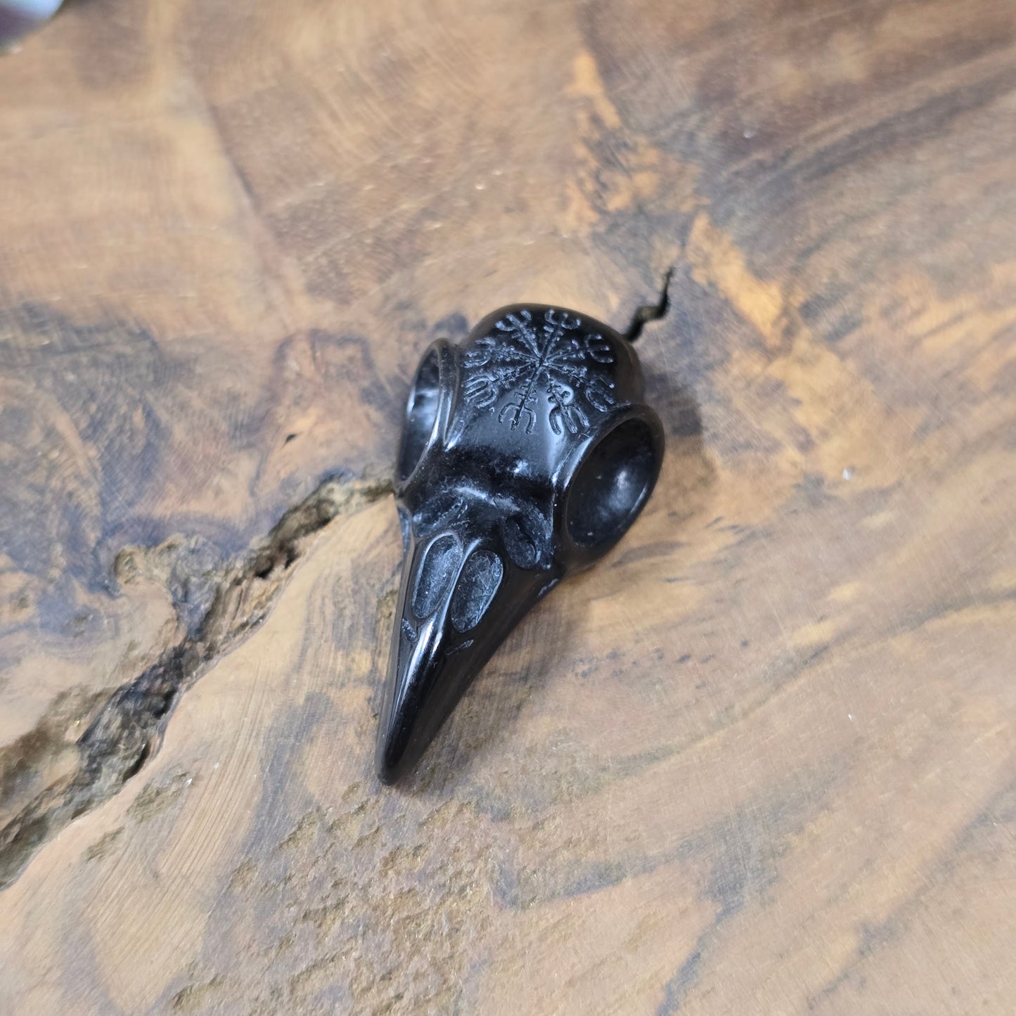 Rabenschädel-Cabochon aus Kunstharz, 34x17 mm, Schwarz oder Elfenbein – Schmuckteil ohne Loch für DIY-Ketten, Ohrringe oder kreative Designs.