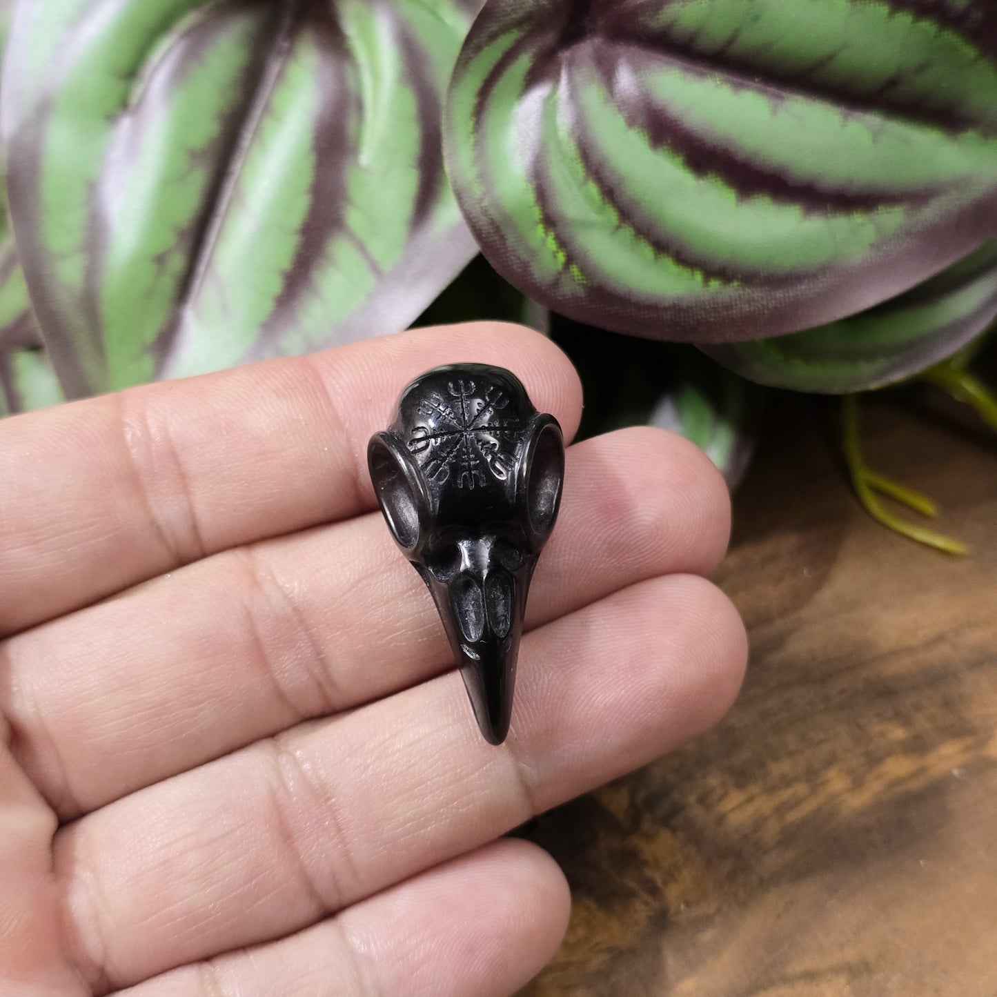 Rabenschädel-Cabochon aus Kunstharz, 34x17 mm, Schwarz oder Elfenbein – Schmuckteil ohne Loch für DIY-Ketten, Ohrringe oder kreative Designs.