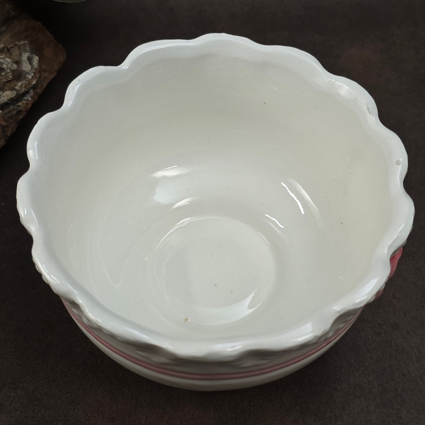 Romantische Feinkeramik-Schale mit rosa Schleife – perfekt für Landhausstil, Shabby Chic und als liebevolles Geschenk mit nostalgischem Flair.