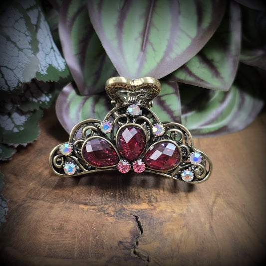 Romantische Vintage-Haarkralle in Antik-Bronze mit pinken Strasssteinen. Stilvoller Eyecatcher für elegante Frisuren. Stabil & zeitlos schön.