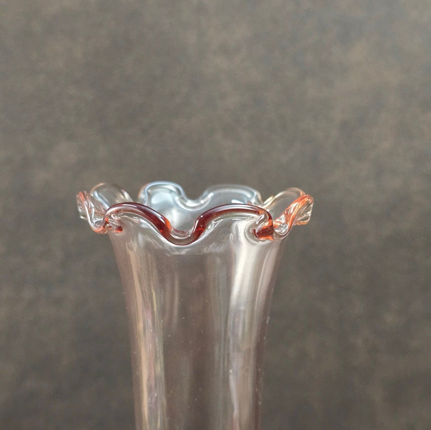 Schwere Rosalinglas Vase aus der DDR – Vintage Deko im 50er-Jahre Stil aus Pressglas – ideal für dein Zuhause oder als besonderes Sammlerstück.