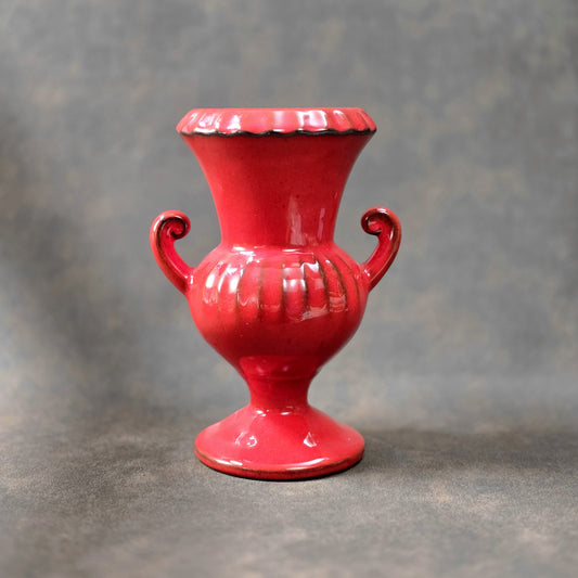 Leuchtend rote Vintage Amphorenvase mit geschwungenen Henkeln, Fohr Keramik 1970er Jahre, glänzende Glasur, Mid-Century Stil.